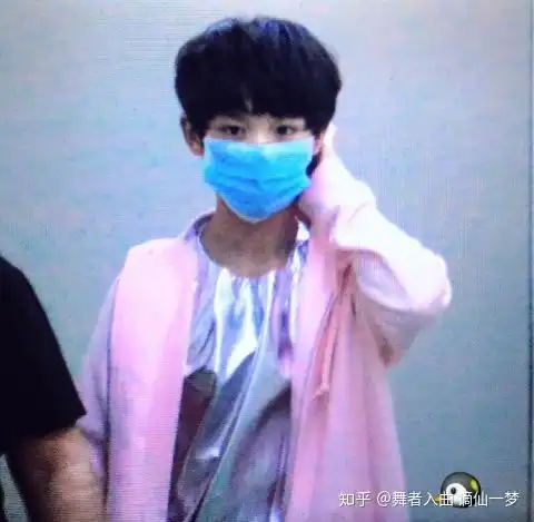 可以安利一些丁程鑫小时候的照片吗探出好奇的小脑袋
