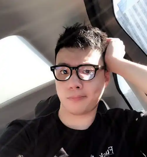 黄毅清借王宝强马蓉离婚案暗讽前妻黄奕,站队马蓉却遭网友指责
