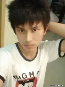 男生短发什么发型好来点图片谢谢
