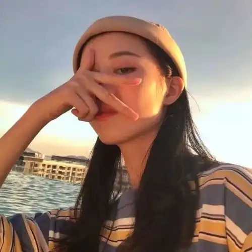 头像喜欢的歌单曲循环爱上的人百看不厌
