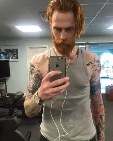 从250斤的胖子到贝克汉姆御用男模,他甩掉80斤后,颜值和人生都开了挂
