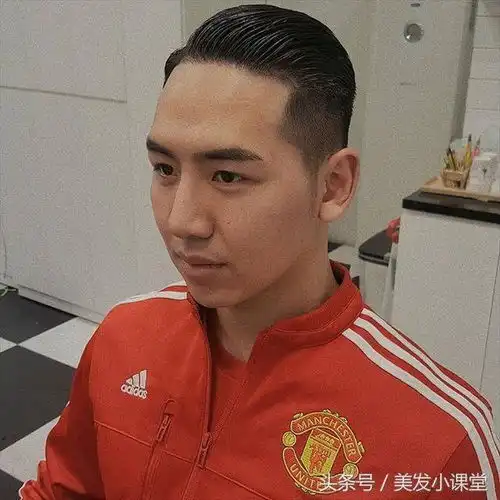 10款男生渐变铲青侧分油头,有型的男士都喜欢这样的发型
