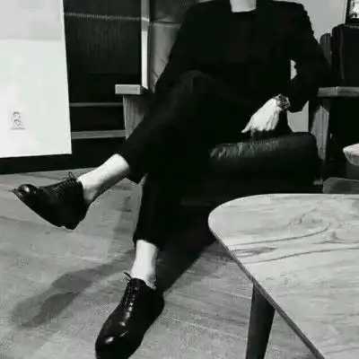 情头早就out了,现在流行隐蔽部位头像,老师看了一脸懵
