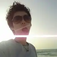 阳光开朗的个性男生qq头像
