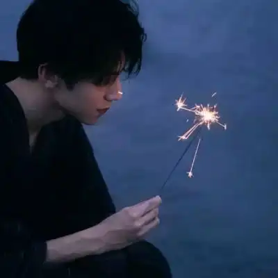 2023氛围帅气男生头像
