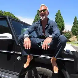 这个老男人,竟然有几百万姑娘想睡他
