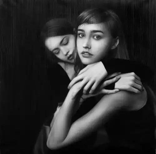 视觉错位超写实油画作品,绘画风格独特
