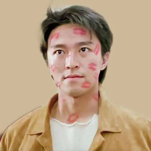 男朋友微信换了周星驰满脸唇印的头像什么意思
