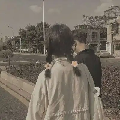 为什么分手后女孩总是发各种动态,而男孩子却一言不发,和夜一样安静
