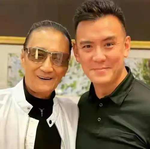 狄波拉魅力不输准儿媳王菲戴蝴蝶结为老公庆生,前夫谢贤也在场
