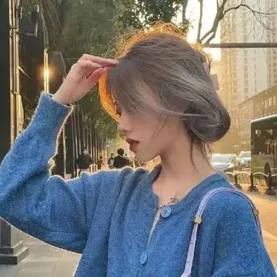 女生头像人在胖,秤在看
