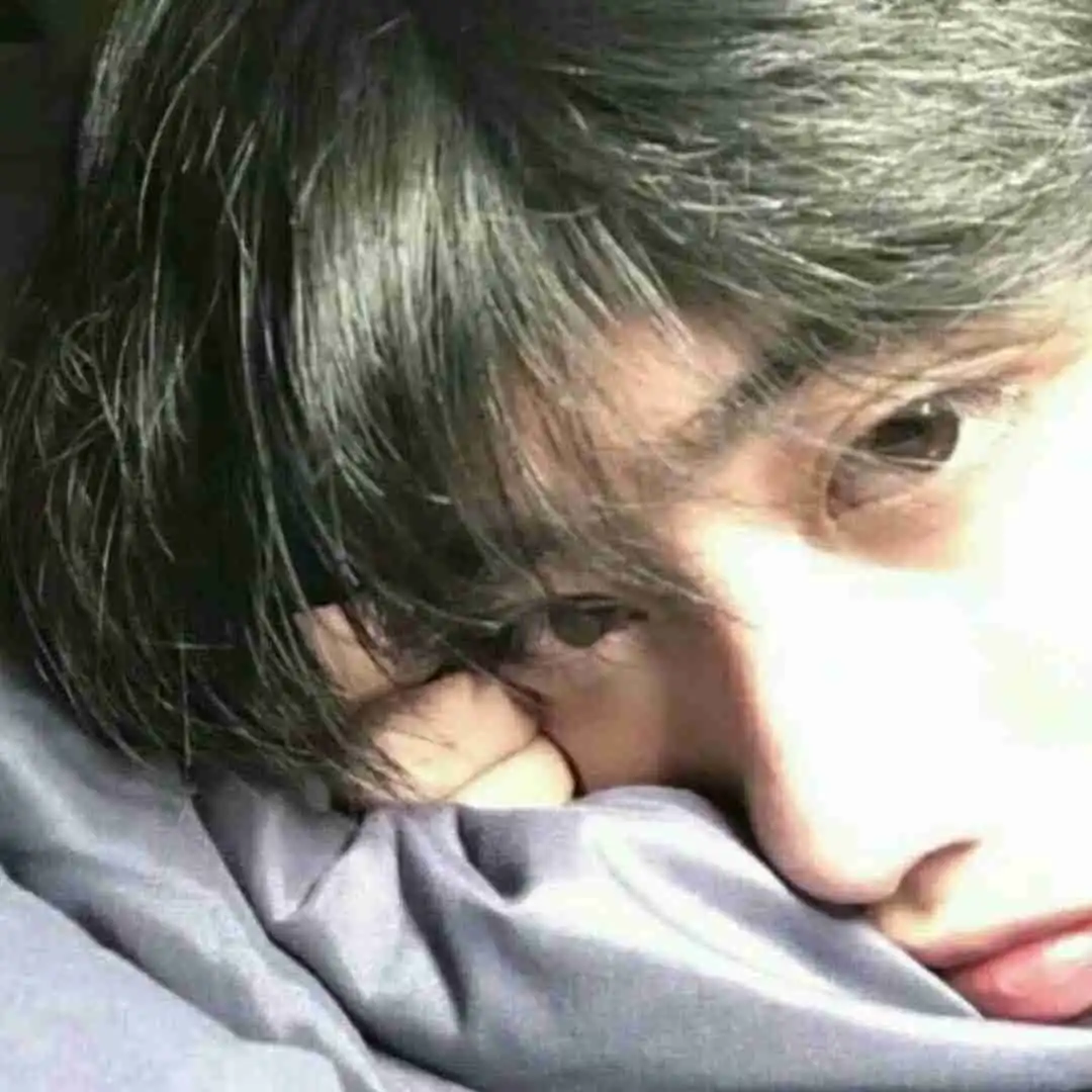 这个小哥哥是谁啊