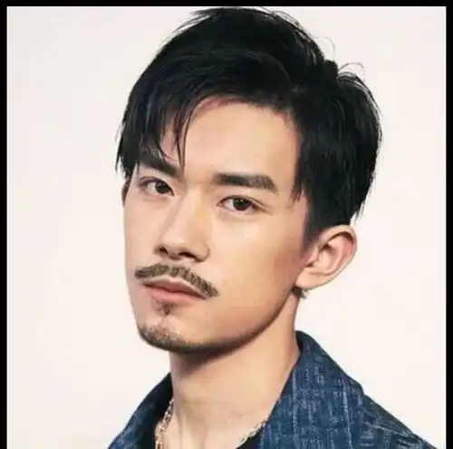 小鲜肉全体留胡子,李现装嫩卖萌,网友看到李易峰后脱粉了
