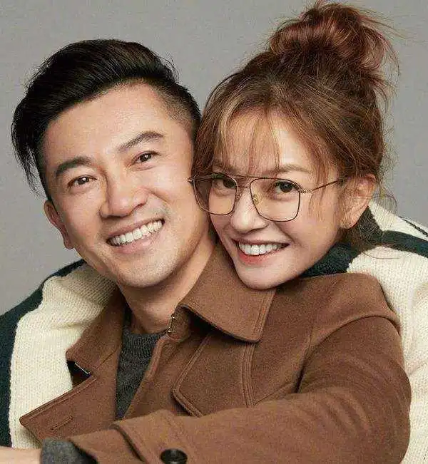 删旧照与富二代约会同居赵薇黄有龙婚变多年,疑似实锤
