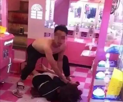 抖音网红惨遭割喉年仅22岁.....
