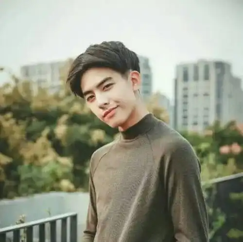 女生十分掉价的行为,尤其是最后一条,别老是自我感觉良好
