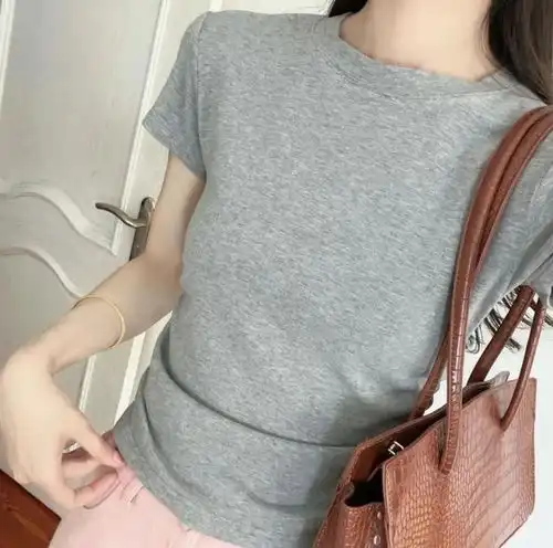 这些才是成熟女性喜欢的打扮多穿衬衫和裙子,舒适又耐看
