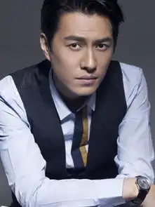 靳东晒儿子背影靳东老婆李佳二婚,和赵薇黄晓明是同班同学
