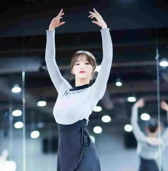 同在韩国出道,22岁程潇宛如动漫少女,男生看了都想表白
