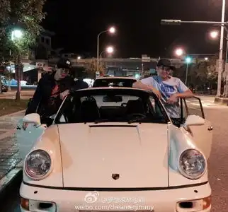 林志颖开1991年老车载林俊杰兜风网友赤裸裸炫富
