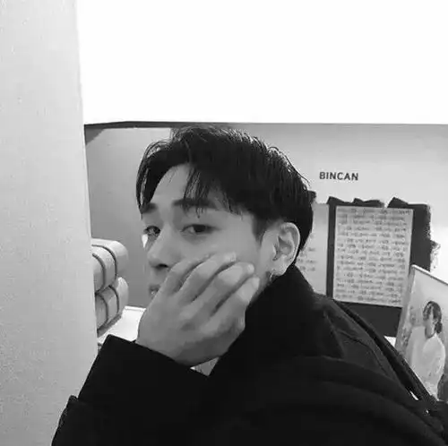 ins头像时光真的很残忍夺走了好多却告诉你那是成长
