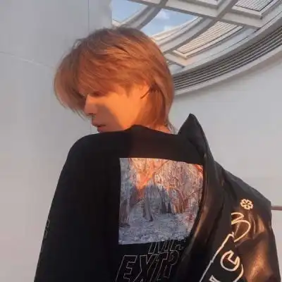 男生头像这个世界很沮丧,但总会照进阳光

