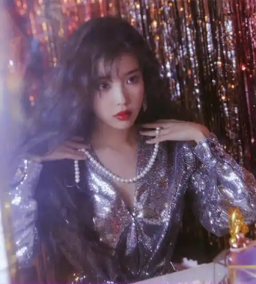 潮流丨iu最新港风大片登上热搜性感撩人惊艳众人
