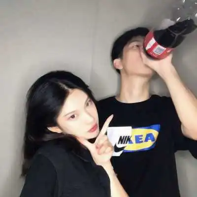 一对两张时髦恋人头像
