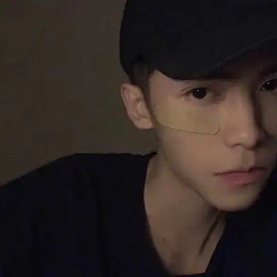 帅气霸气男生头像,男人其实很脆弱有的时候
