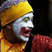 小丑笑着哭泣的图片头像,独特超有个性的悲伤小丑头像
