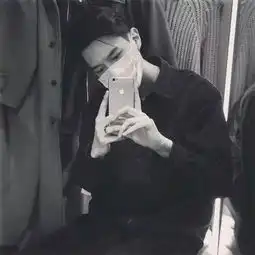 拿手机韩范男生头像
