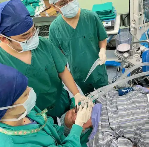 92岁老人摔倒,筷子从鼻孔插到脑
