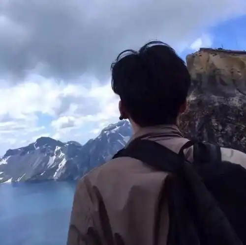 男生头像流水高山心自知
