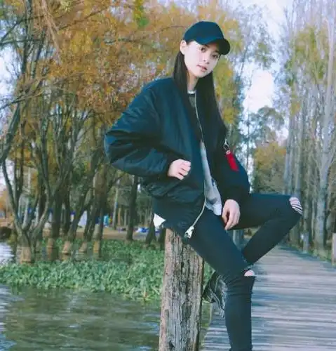 有种低调叫欧阳娜娜的手机壳,看着很简单,得知价格后买不起
