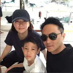 张智霖袁咏仪全家素颜依旧靓魔童比帅不输老爸
