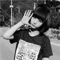 qq非主流伤感黑白头像喜欢一个人
