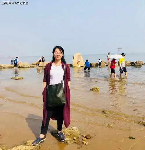 谁说女子不如男她的草书大气磅礴,跌宕起伏,有一股阳刚之气
