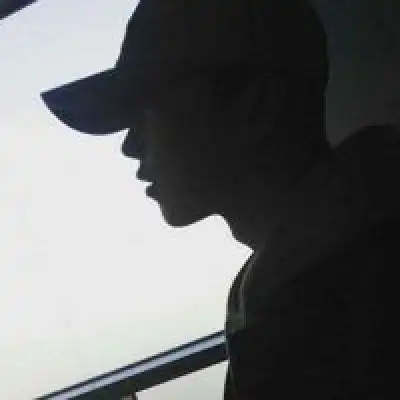 侧脸影子男生头像好看的黑影唯美照片
