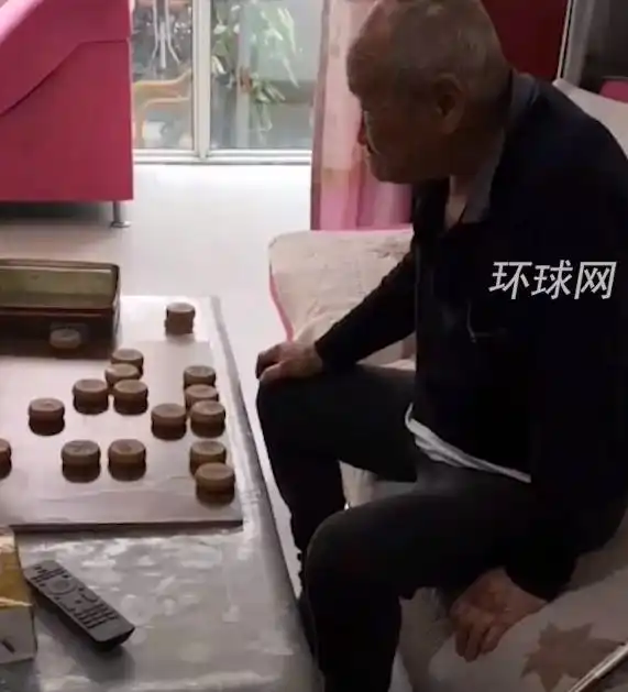 终身未婚,膝下无子,一男子照顾北京老人十余年,继承其五套房
