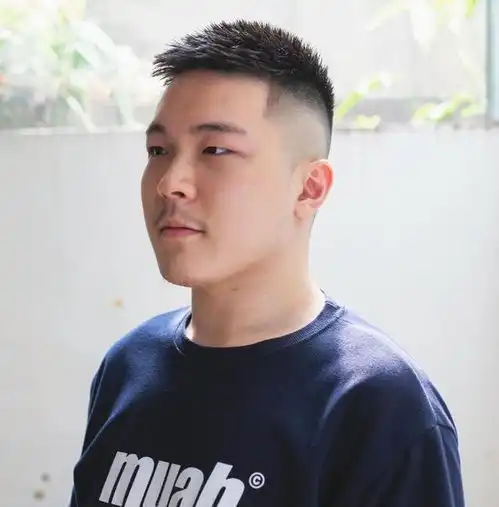 男人30岁后,哪一款发型更值得去剪半露额短发让你更帅气
