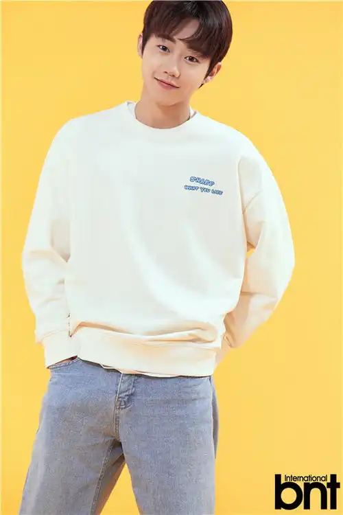 演员朴智彬拍摄bnt写真少年蜕变增添成熟稳重魅力
