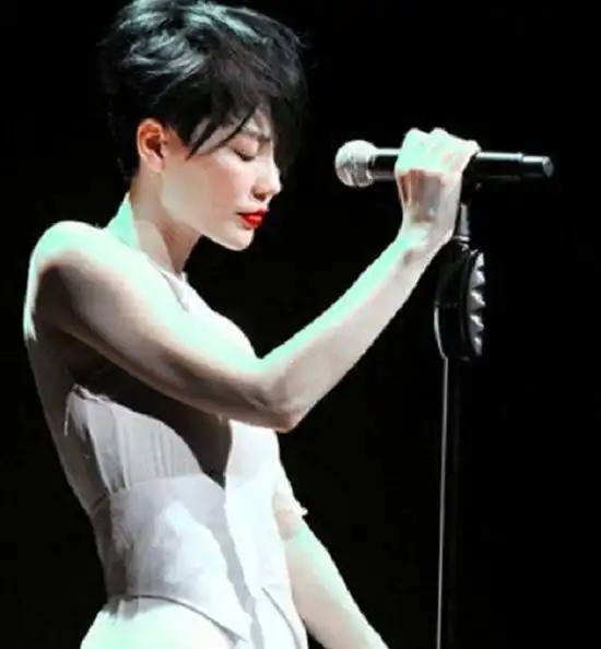 当王菲被问最爱男人是谁本人的回答让人意想不到,这也太耿直了
