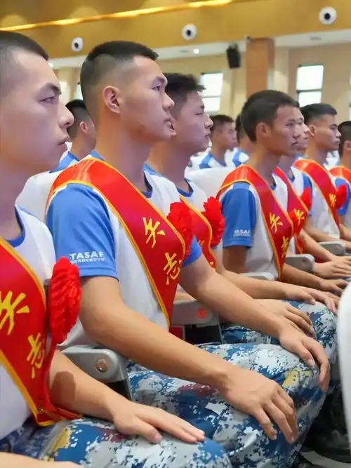 冲上云霄向往蓝天的藏族少年,被空军航空大学录取
