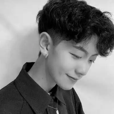 男生头像黑白酷帅个性,一个有故事的男ren

