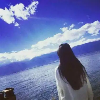 情侣头像背影一对分开,望着远方敬我余生不悲欢
