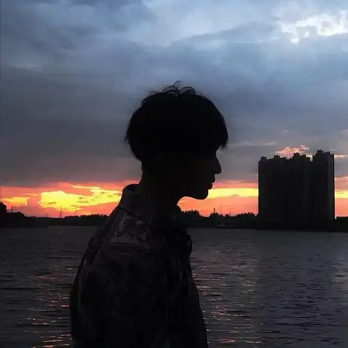 帅哥头像真人照片,把记忆都抛在脑后男人
