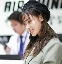 张天爱穿西装走机场狂秀美腿
