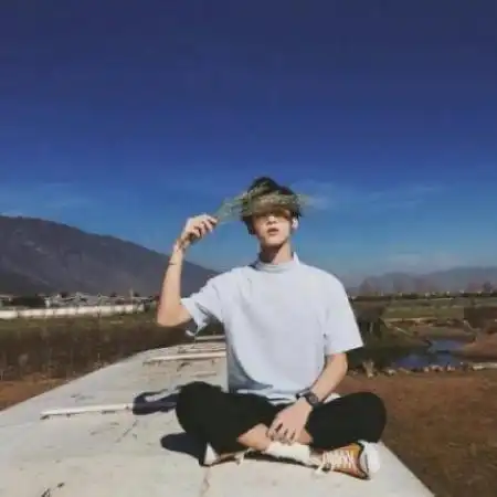 微信男生的头像英俊潇洒小清新的男生
