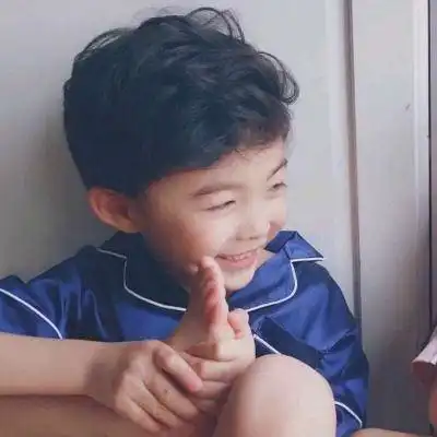 情侣头像可爱小孩一对两张真人萌娃情侣头像一男一女
