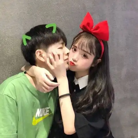 情侣头像真人一人一半接吻情侣双人两张吻快手专用尺寸图片
